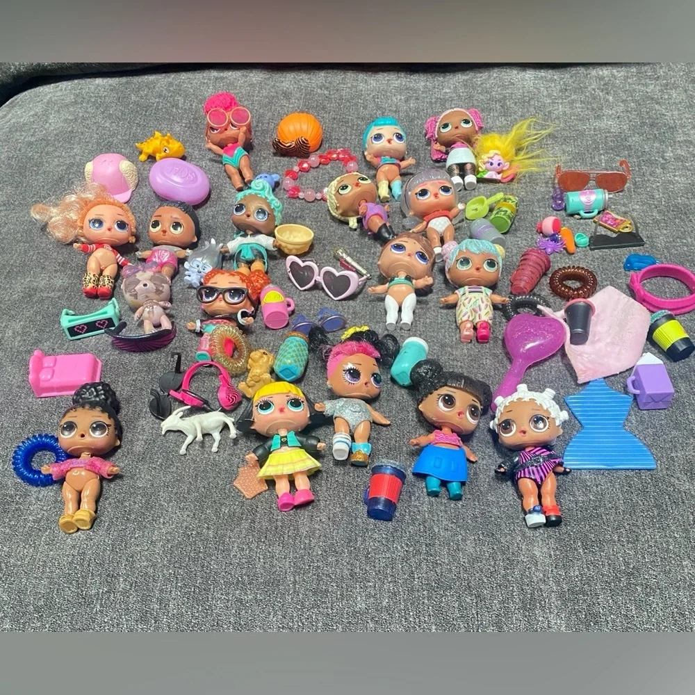 L.O.L. Surprise! Pink and Blue Dolls & Accessories Set